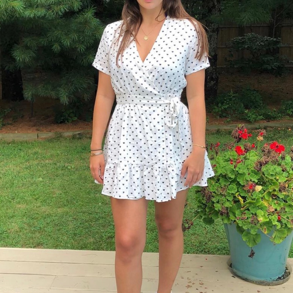 Wrap dress with small black heart print. 🖤